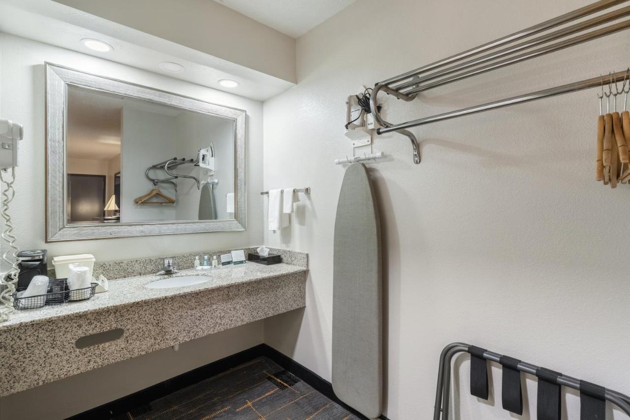 Quality Inn Cleveland Extérieur photo